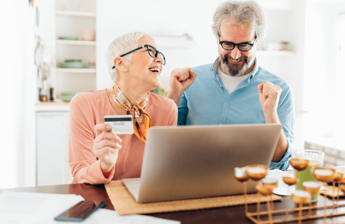 A couple applying for online payday loans in Manitoba